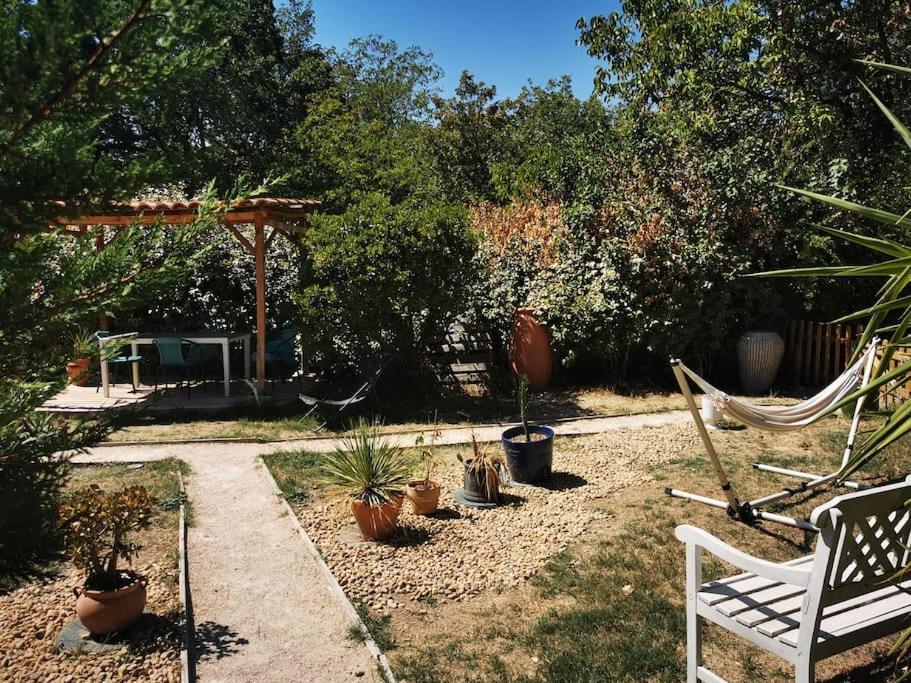 Entre Ventoux Et Luberon, Appartement Dans Maison. Malemort-du-Comtat Extérieur photo