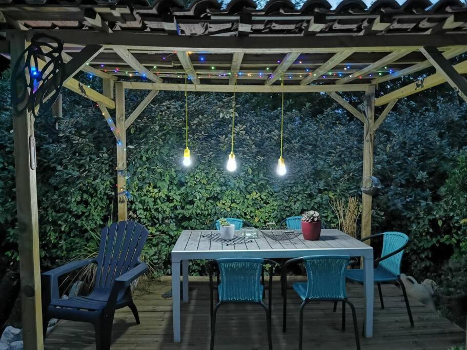 Entre Ventoux Et Luberon, Appartement Dans Maison. Malemort-du-Comtat Extérieur photo